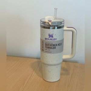Brand New Stanley Quencher H2.0 FlowState Tumbler 30oz 0.88L Cream Speckled